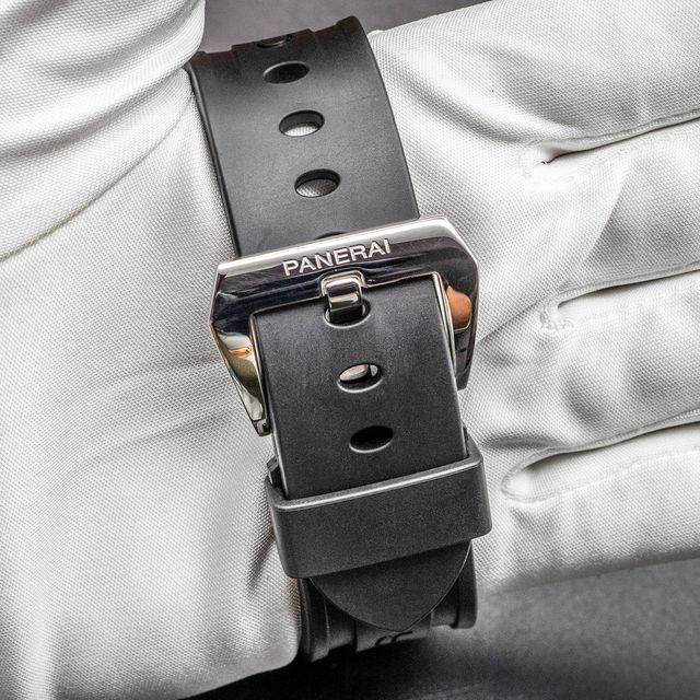 Panerai Luminor Base PAM00560 Image 3